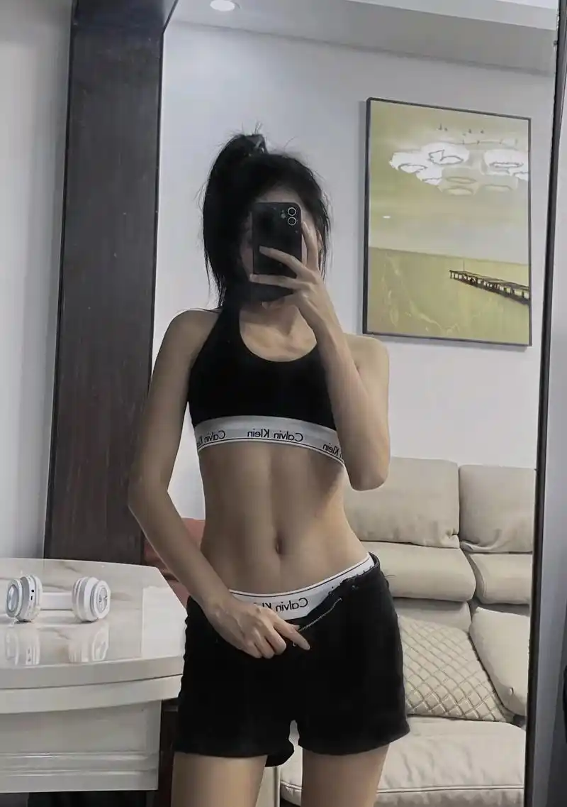 女生有点脾气怎么了 你见过不带刺的玫瑰吗#马甲线 #一起野个 - 抖音