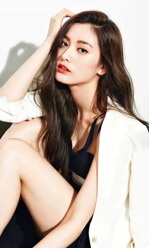 韩国第一美女nana,曼妙身材上突然间满是纹身,是何原因?