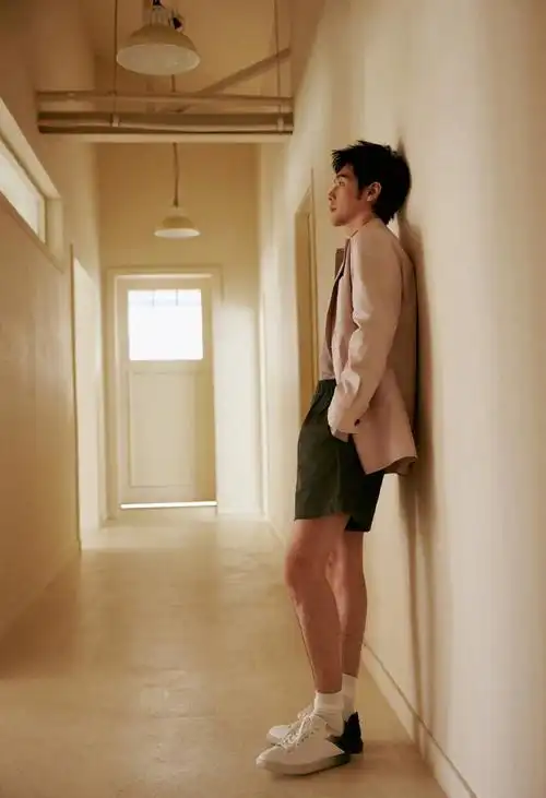 爱马仕大秀##白宇惬意休闲风造型看秀##白宇看秀生图