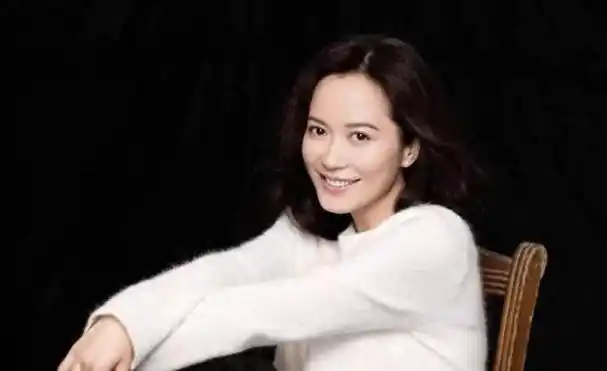 没结婚但有人陪这5位中年女星生活一个比一个过得滋润