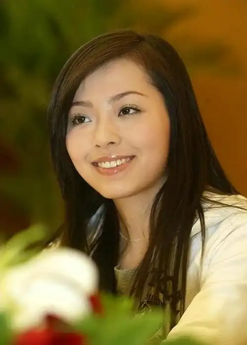 张靓颖:不顾母亲反对嫁大19岁冯轲,离婚时损失6亿财产,如今怎样了