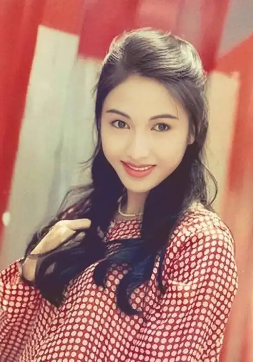 黎姿嫁给大15岁的残疾富豪一家5口3人残疾风光背后有心酸