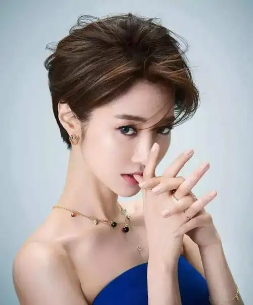 壁纸控 | 61#她用短发诠释了异于常人的性感