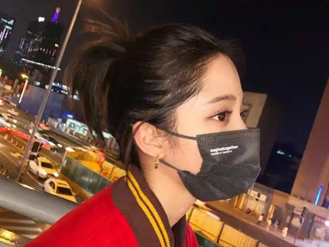 范丞丞欧阳娜娜绯闻的由来,两人拍策划时的小互动,像极了真情侣_恋情