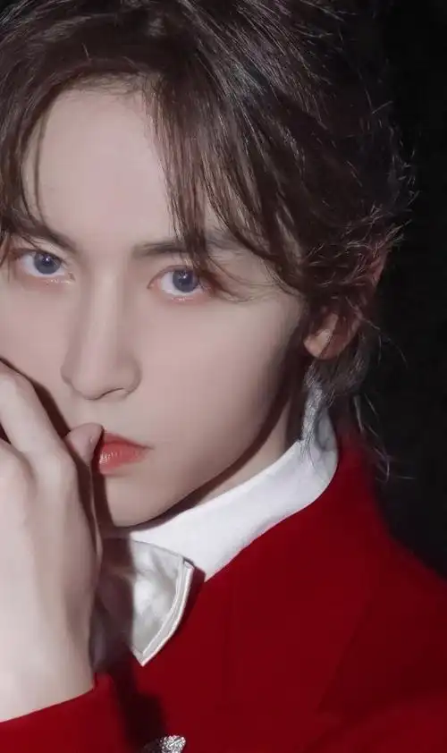 张哲瀚怎么这么美从张哲瀚的绝美眼神为什么能上热搜就能看出