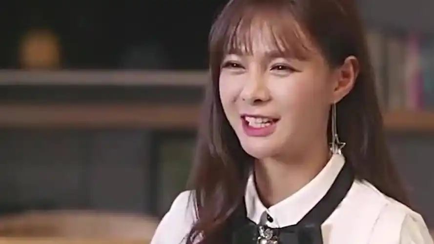 明星主持综艺节目,王一博很机智,沈梦辰低级错误,主持能力怀疑