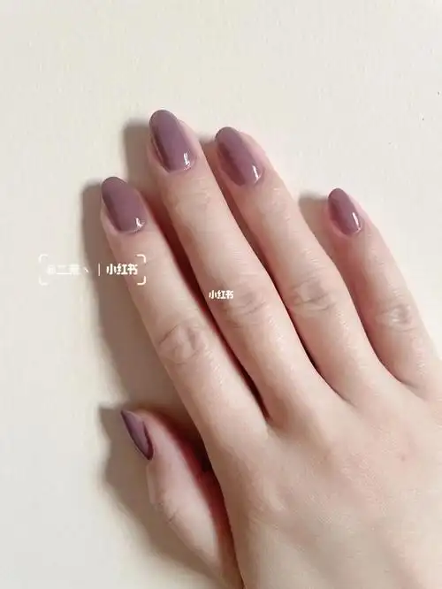 显气质_纯色_美甲_秋冬美甲_指甲胶_秋冬美甲配色_美妆_美