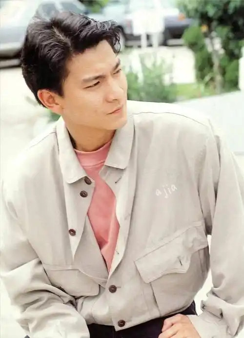 刘德华导演了自己的第一部电影,主演是成龙和吴京,这次他玩大了!