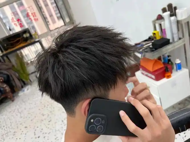 发烟花烫#哈尔滨烫发 2022最火男生塑形烫一款烫型不烫卷的发型易打理