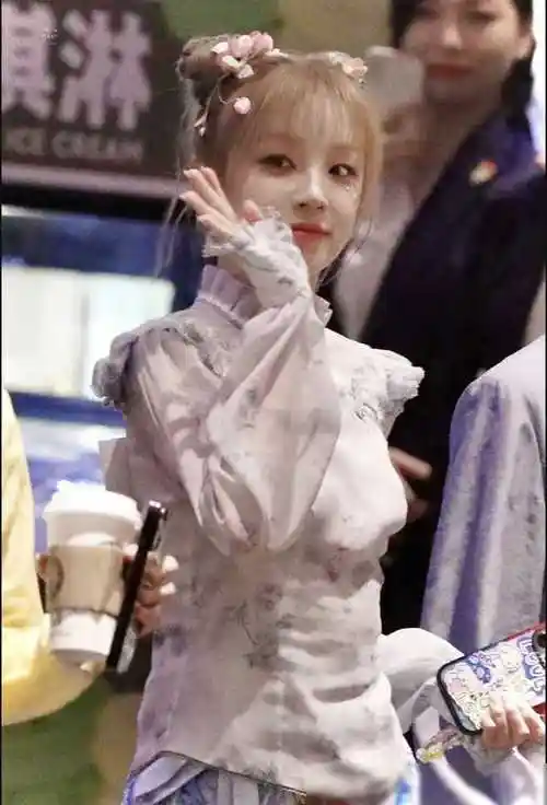 跑男录制周深和宋雨琦搭档刘涛扎小辫子沙溢卖水果