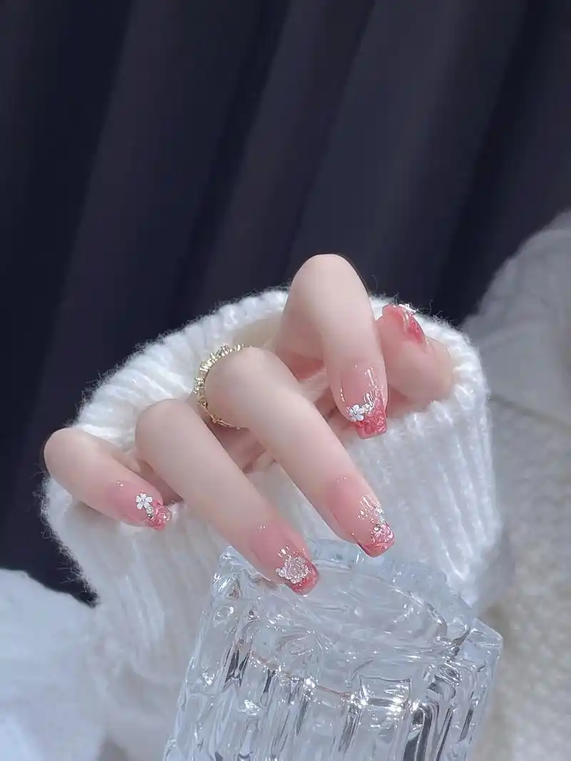 超温柔螺纹胶山茶花美甲#美甲 #女孩子的指甲 #显白颜色 # - 抖音