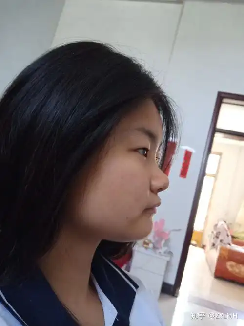 鼻梁塌的女生真的很丑吗