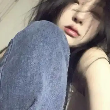 慵懒随意的真实女生头像图片