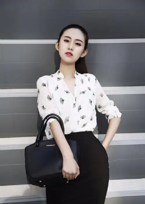 颜值身高酷似王祖贤的大连美女校花林佳莹