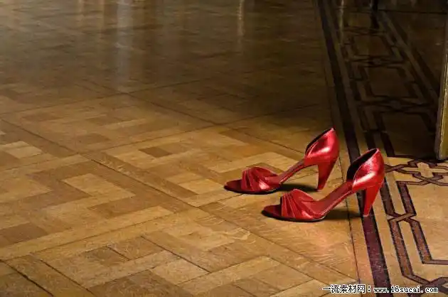 红色高跟鞋高清图片下载