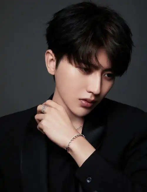 西装kun,过年走亲戚就带这样的    #蔡徐坤#ride or die至死不渝