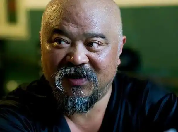 演员李琦:与妻子24小时闪婚,3个孩子随母姓,养女让他很自豪