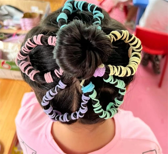 "导读:小女孩适合的发型推荐,幼儿园创意编发造型