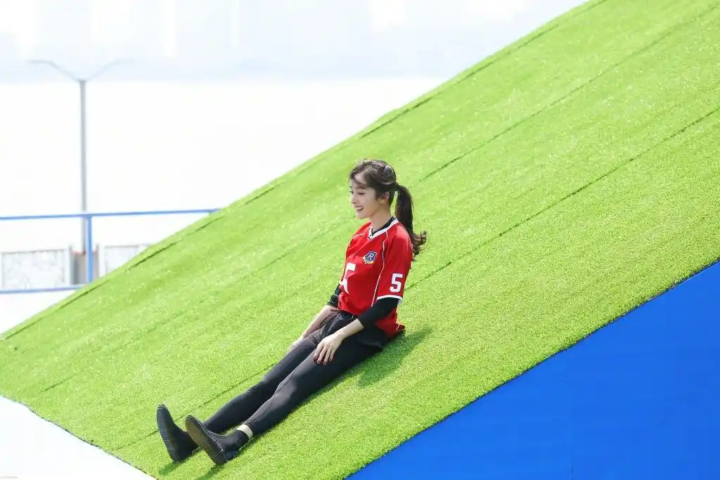 杨幂《奔跑吧》高清图片