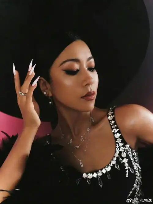 吉克隽逸公开200副自制美甲##吉克隽逸200副自制美甲曝光