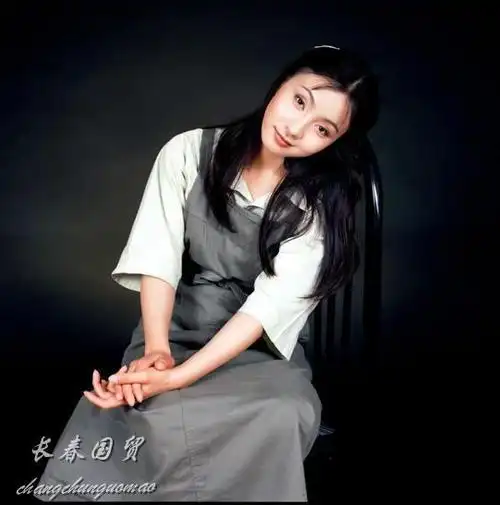 小陶虹成名前旧照曝光清纯甜美满脸胶原蛋白