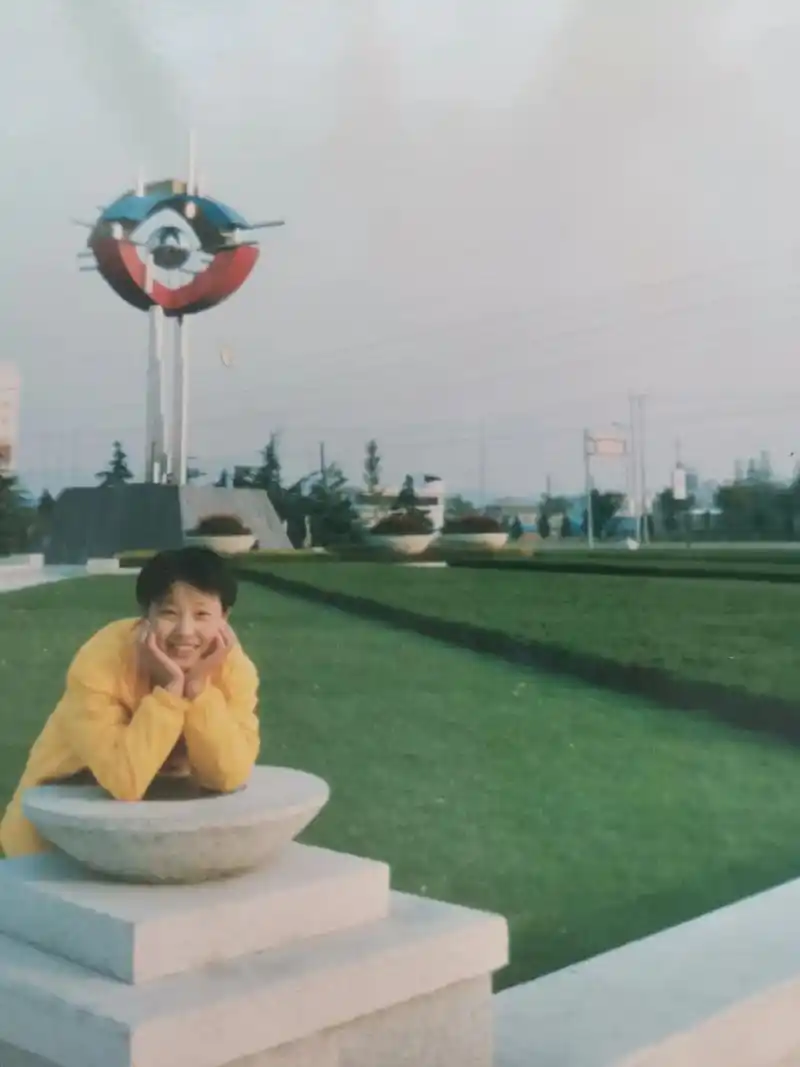 这是2000年的老照片了,每一张照片都是满满的回忆,那时候没 - 抖音