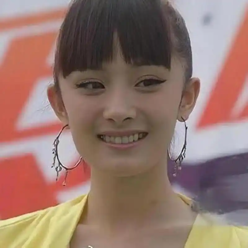 杨幂以前的老照片和现在比较, 还是可以看出现在的高科技有多厉害!