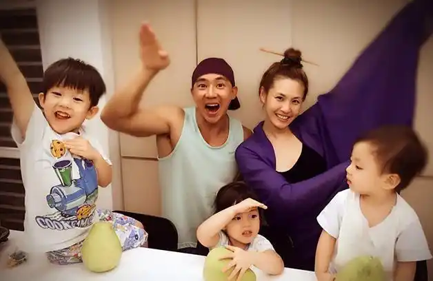 参观刘畊宏一家人住的豪宅,儿童房墙面是软的,怕孩子平时磕碰到