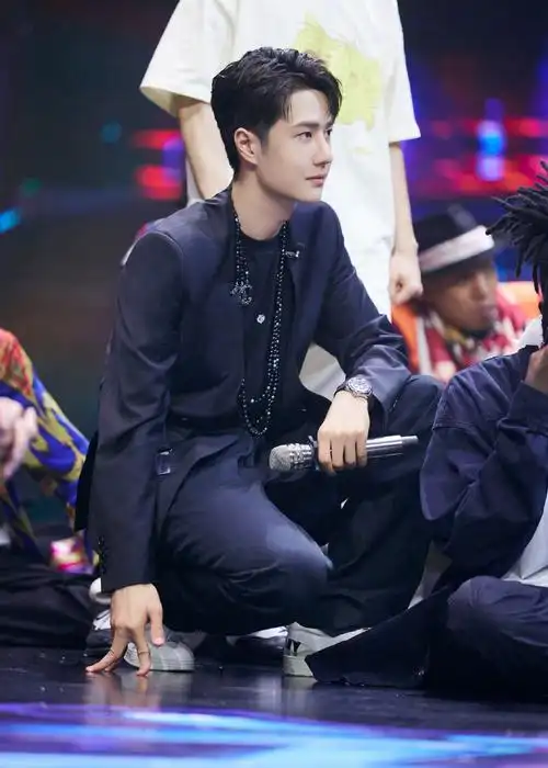 王一博街舞4半决赛帅气图片