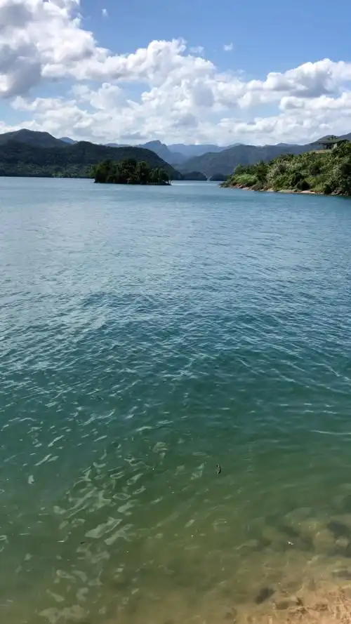 黄岩长潭水库,风光秀美,碧水连天,是浙江省的第七大水库,是台州市的大