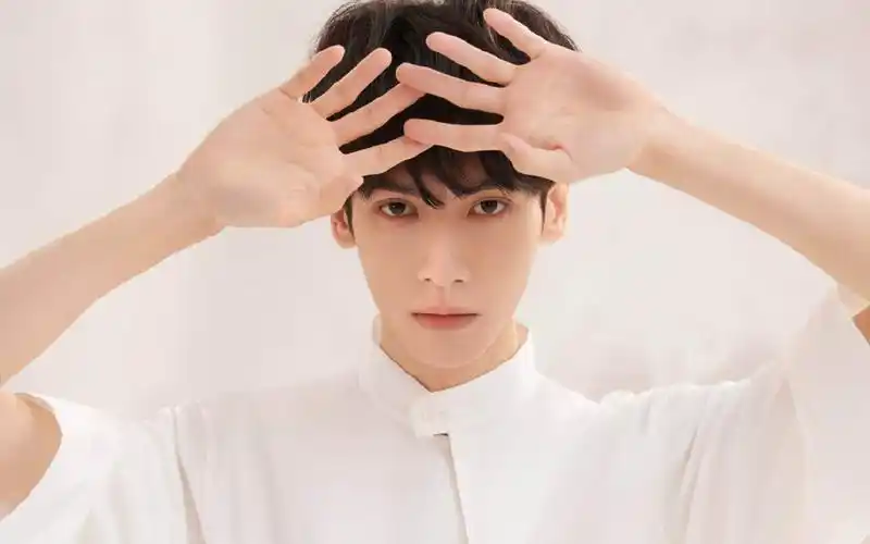 罗云熙干净帅气壁纸_超好看罗云熙壁纸_明星图片_精品库