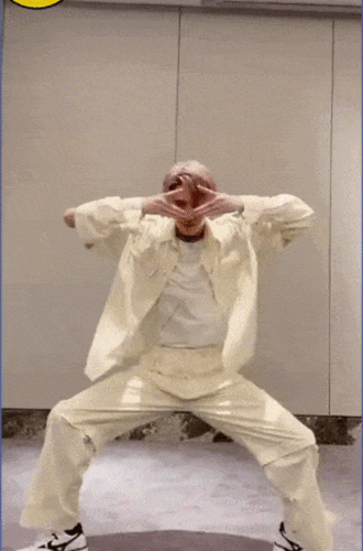 舞蹈不是特别拿手的秦牛正威也来挑战,时隔一个月不见,跳舞进步好多!