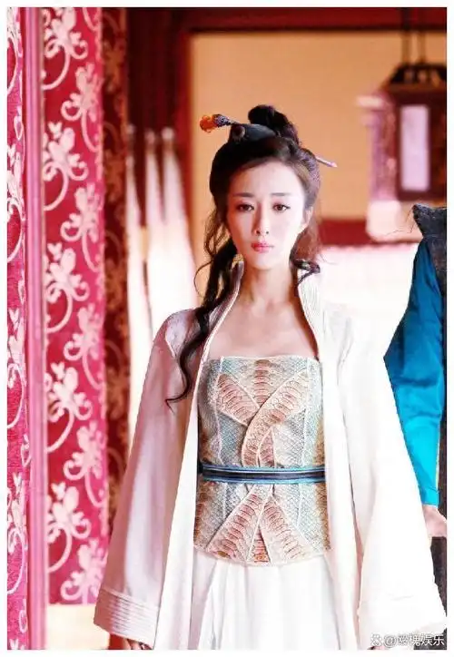 李依晓:曾是古装第一美人,被狗咬毁容后,40岁靠演坏女人翻身