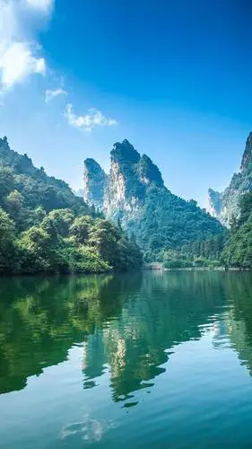 有中国的名胜古迹,也有部分世界级的名胜古迹,还有秀美的自然风光.