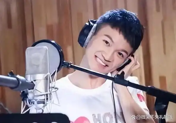 某某音乐人怒批周深一直在装稚嫩装综艺范儿高音不好听