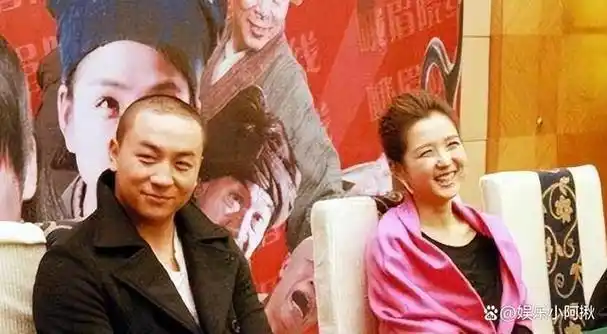 释小龙和何洁分手后的境遇,一人身家过亿,另一人过得怎样?