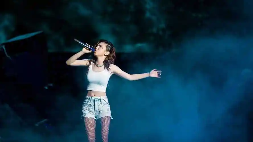 原创邓紫棋靠综艺营销别尬黑来看看中国最火女歌手投票吧