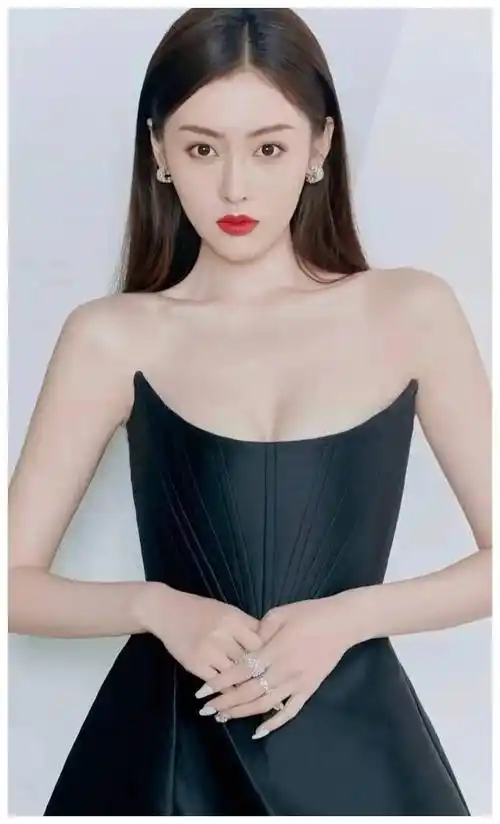 原创张天爱从平凡无名跻身全民视野成为备受瞩目的女王