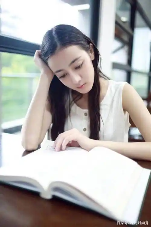 迪丽热巴出道前旧照曝光,少女时青涩甜美,如今化身性感妩媚女神_照片