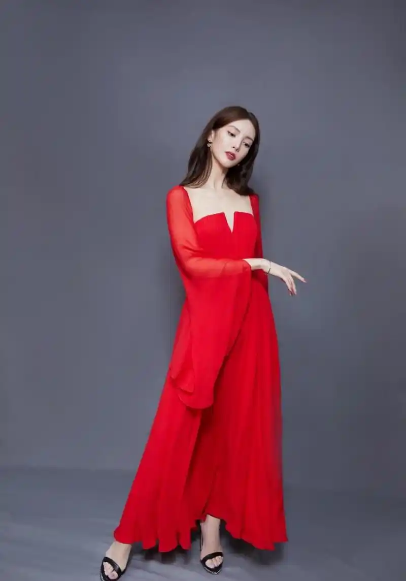 金晨 红色长裙 优雅写真