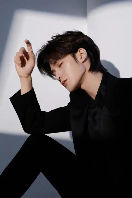 朱正廷超话·#华表奖颁奖典礼#中国电影华表奖红毯及颁奖典礼90与