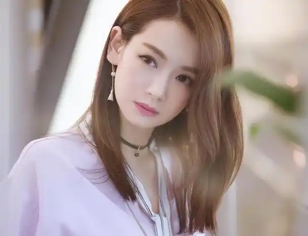 善恶到头终有报,承认自己"可直可弯"的戚薇,走上了另一条路