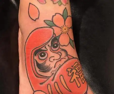 彩绘日式达摩樱花纹身图案