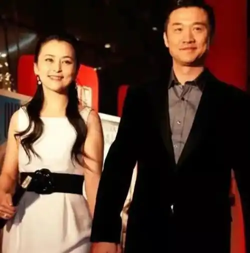 黄志忠:抛弃多年原配,转身恋上柯蓝,如今的他,说明靳东没说错