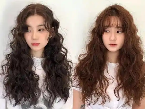 烫发的时候,很多人都会为"冷烫"好还是"热烫"好而纠结,其实从专业的