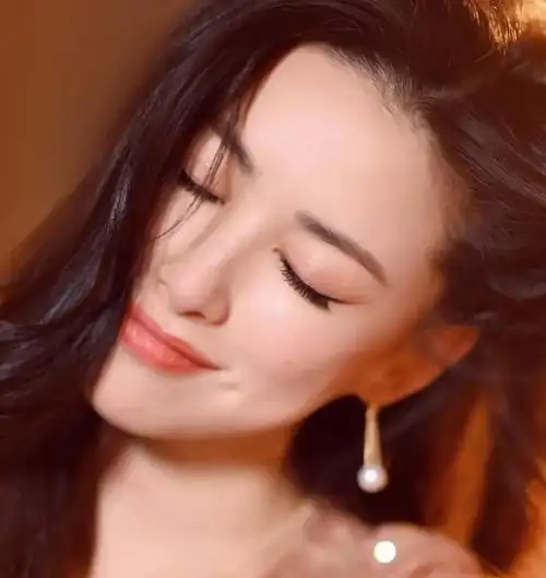 娇艳美女朱珠淡雅娴静风姿绰约