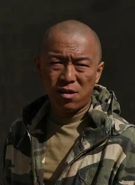 霍建华光头现身霸气依旧 圈内男明星光头造型大比拼