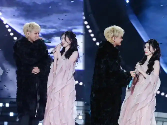 新的一年黄子韬和老婆终于拍上车内写真了 以前的照片都是网友p的哈哈