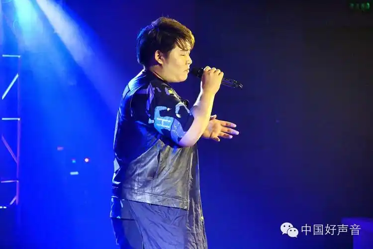 熟悉的音乐再次响起,同学们的记忆又被带回到火热的夏天,李安在好声音