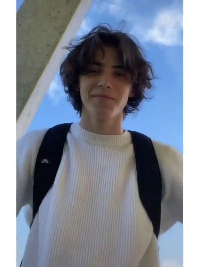 欧美风男生中分发型参考 男生发型分享